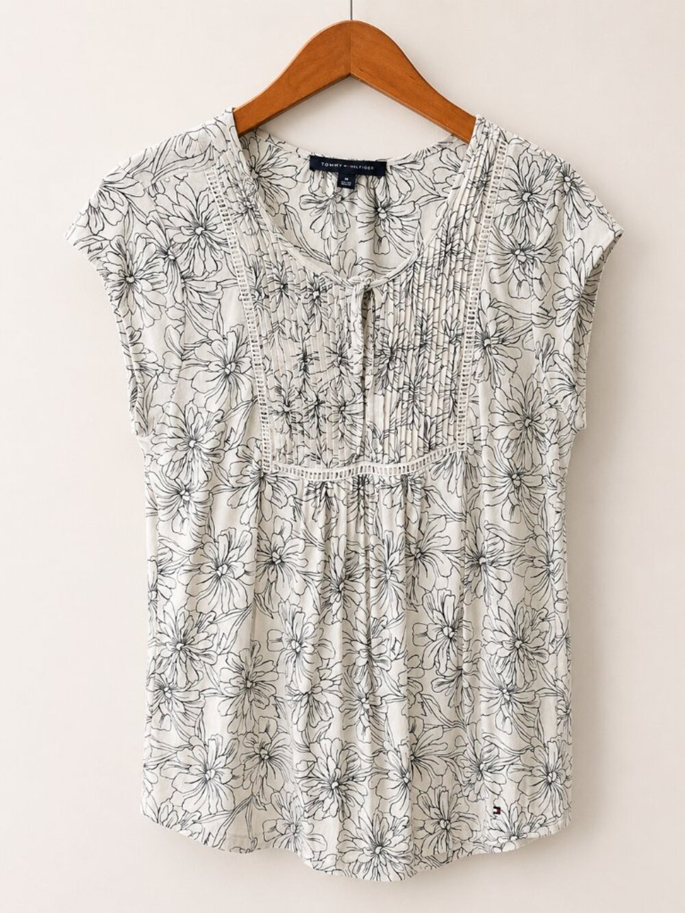 Tommy Hilfiger Floral Pintuck Blouse – Size M - never worn